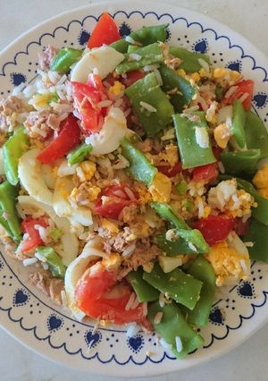 Una foto de Ensalada completa y súper fácil