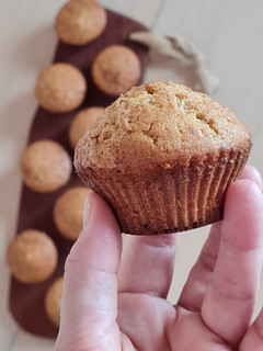 Una foto de Muffins de vainilla con harina de avena y ghee 🧁