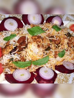 कोलंबी बिर्याणी साधी सोपी रेसिपी (kolambi biryani recipe in marathi) रेसिपी चे मुख्य फोटो