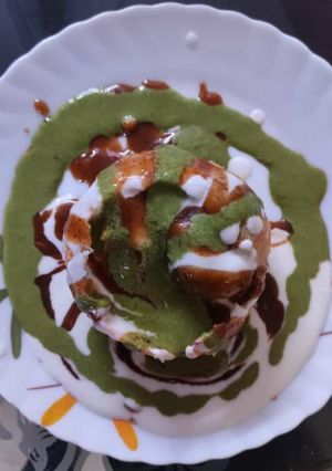 दही कचौड़ी (Dahi kachori recipe in Hindi) रेसिपी मुख्य फोटो