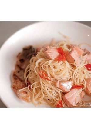 รูปของ สปาเก็ตตี้พริกแห้งปลาแซลมอน