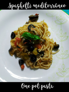 Una foto de Spaghetti mediterráneo, one pot pasta