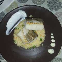 Una foto de Bacalao a baja temperatura con risotto jardinera