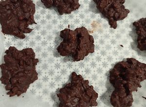 Foto principal de Rocas de chocolate y muesli Súper FÁCIL