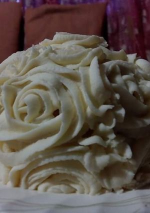 A picture of White Chocolate Frosting.