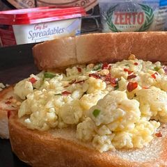 A picture of CACIO E PEPE EGG’WICH.