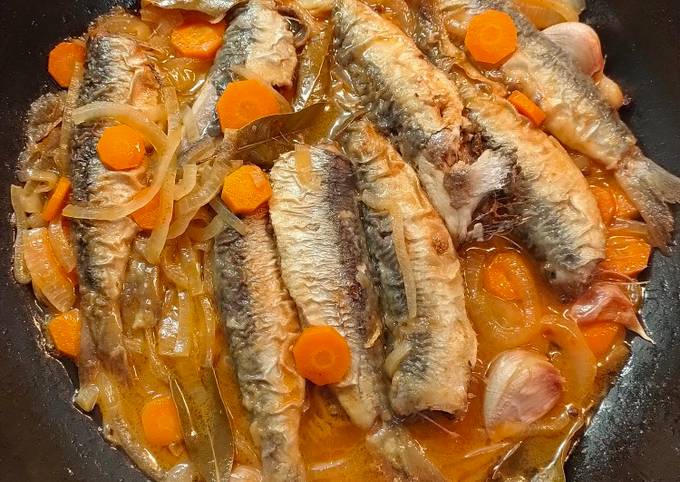 https://img-global.cpcdn.com/recipes/8f25d7aa31b35b0d/680x482cq70/sardinas-en-escabeche-foto-principal.jpg