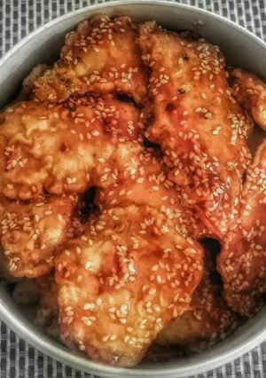 Mézes-szezámmagos csirkefalatok recept fotója