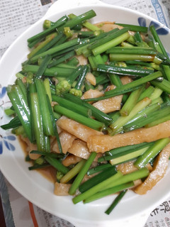 韭菜花炒甜不辣 的食譜成品照片