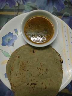 बाजरीची भाकरी (bajarichi bhakari recipe in marathi) रेसिपी चे मुख्य फोटो