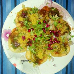 A picture of Sev puri.