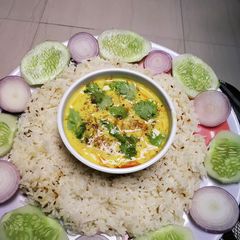 A picture of Kadhi chawal.