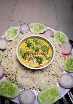 A picture of Kadhi chawal.