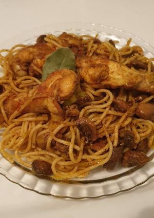 Foto principal de Pollos salteados con champiñones y espaguetis