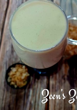 A picture of Almond Gum/Gond Katira Avocado Shake.