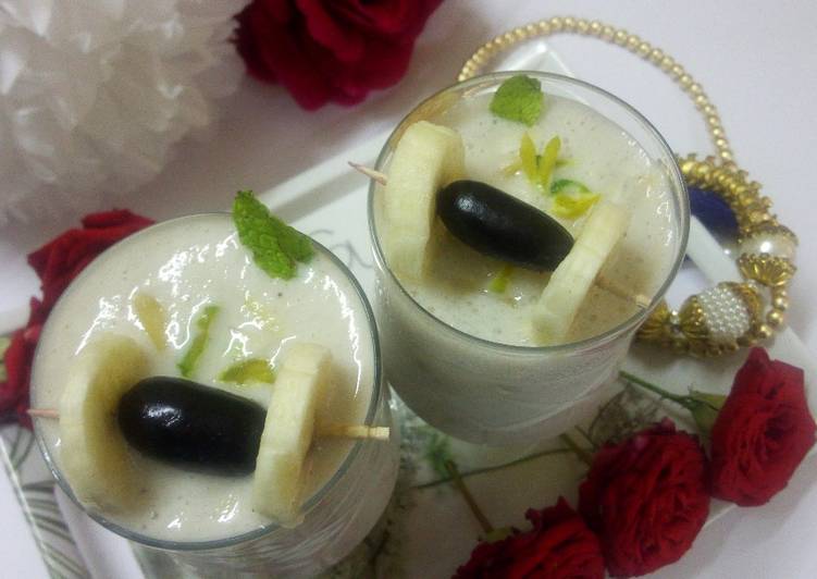 Yogurt banana smoothie