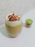 Latte de caramelo frío