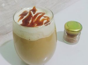 Una foto de Latte de caramelo frío