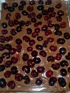 Rumos-csokis meggyes piskóta recept fotója