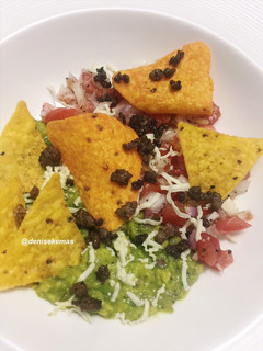 Foto resep Nachos with guacamole & salsa