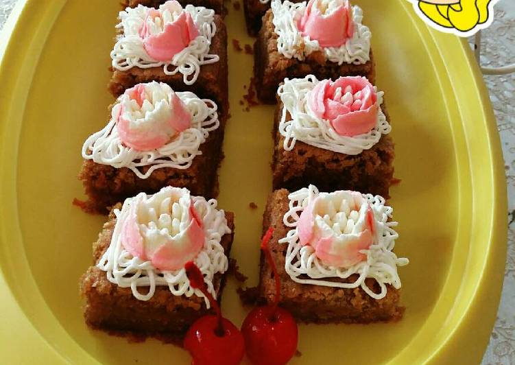 Carrot cake (gluten free) with cheese frosting