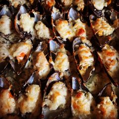 A picture of Baked Garlic Mussels with Cheese.