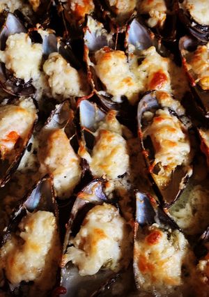 A picture of Baked Garlic Mussels with Cheese.