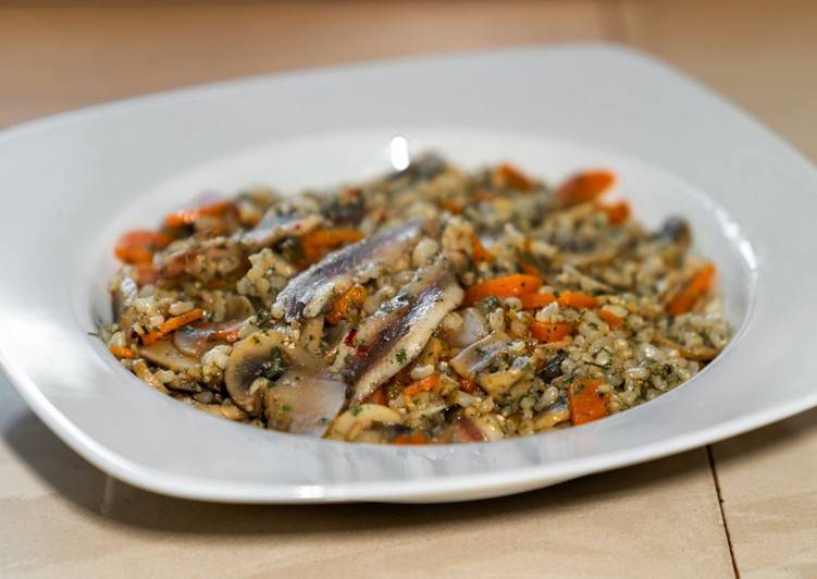 RISO INTEGRALE CON ALICi FRESCHE, CHAMPIGNONS e CAROTE