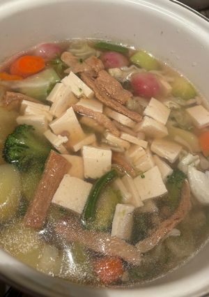 A picture of Vegetarian Vegetable Soup.