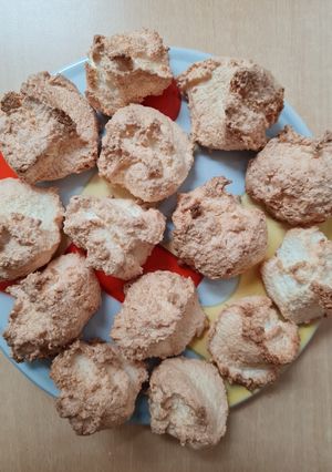 Una foto de Rocas de coco (para aprovechar claras de huevo). Cocadas