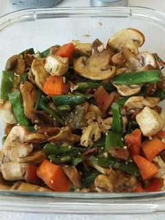 Una foto de Tofu fresco con verduras
