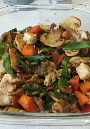 Una foto de Tofu fresco con verduras