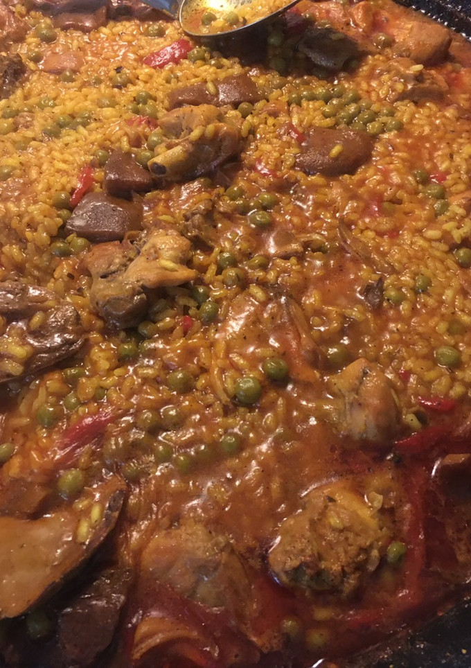 Una foto de Arroz con conejo
