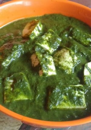 A picture of Palak paneer.