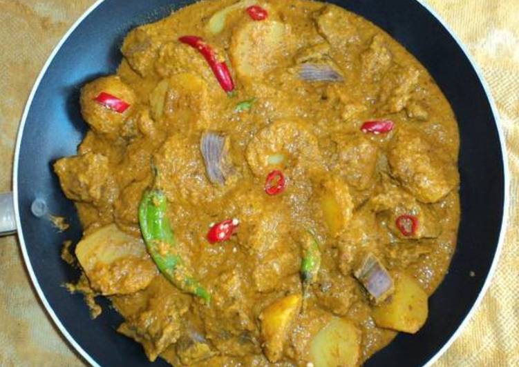 Get Lunch of Aubergine and potato curry