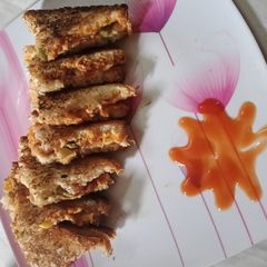 A picture of Vegetable sandwich with curd and sweet corn.