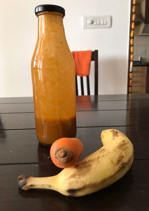 A picture of Carrot banana milkshake.