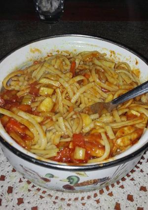 Una foto de Fideos con verduras salteadas y curry