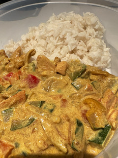 Una foto de Pollo al curry