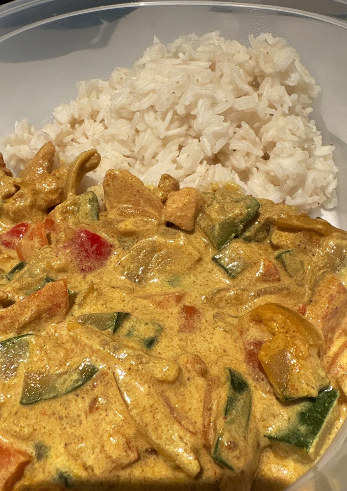 Una foto de Pollo al curry