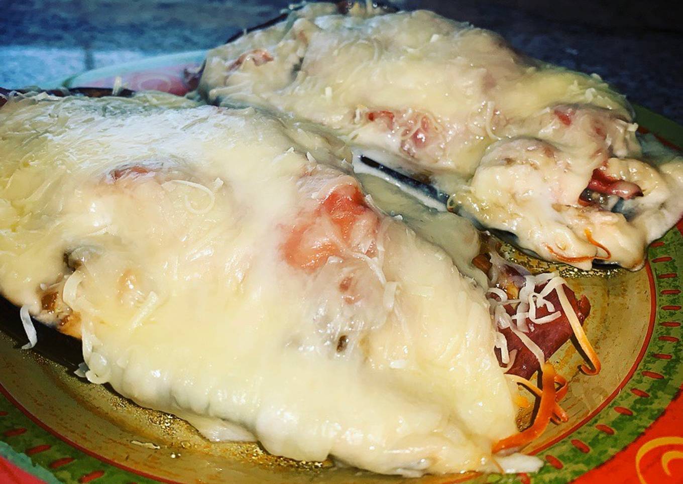 Riquísimas berenjenas rellenas de pechuga, con jamón, bechamel y queso rallado