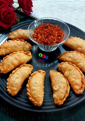 તીખા ઘુઘરા(Spicy Ghughra recipe in Gujarati) રેસીપી મુખ્ય ફોટો
