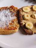Hot cakes de Bananas, con harina de coco muy esponjosas, opcional con cacao amargo u avena y miel