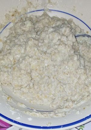 A picture of Quaker oatmeal.
