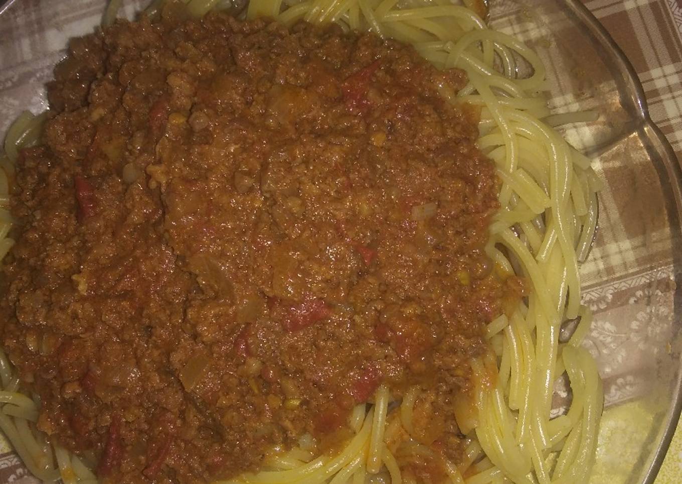 Fideos entrefinos con salsa bolañesa con carne molida😅😋😋