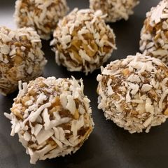 A picture of No-Bake (Raw) Energy Bites.