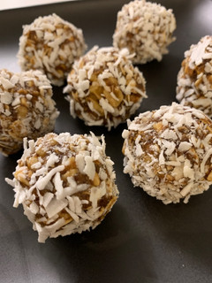 A picture of No-Bake (Raw) Energy Bites.