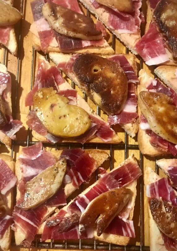 Una foto de Tartine de foie con ibérico