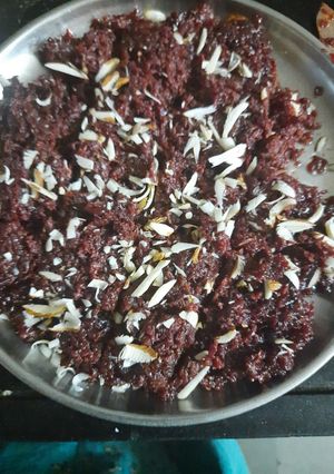 બીટ ગાજર નો‌ હલવો (Beetroot Gajar Halwa Recipe In Gujarati) રેસીપી મુખ્ય ફોટો