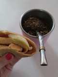 "Crepes" con banana y pasta de maní